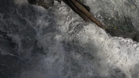 Fast flowing mountain stream. Video stock 98416550