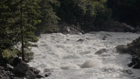 Fast flowing mountain stream. 스톡 동영상 98496410