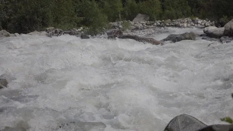 Fast flowing mountain stream. 動画素材 98500210