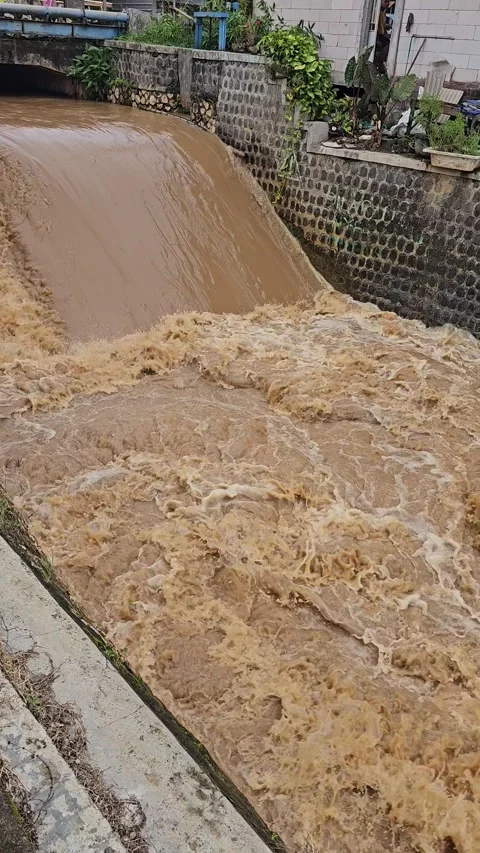 Fast Flowing Muddy River After Heavy Rain in Tulungagung Stock Footage 332646630