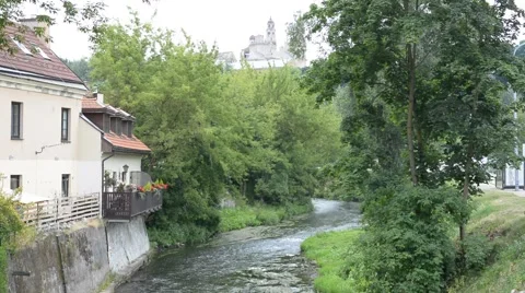 Fast flowing river. 動画素材 52825207