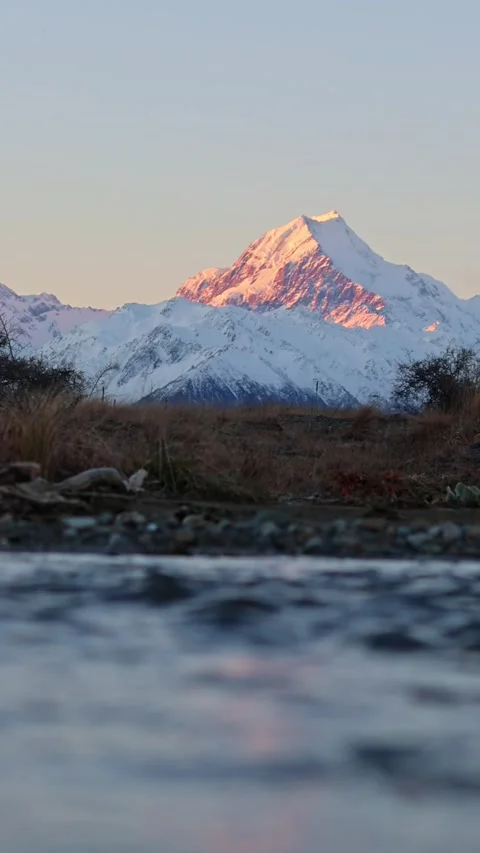 Fast flowing river in front of Mt Cook / Aoraki at sunset Stock-Footage 328134649