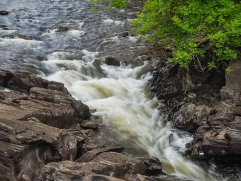 Fast flowing river Stockfoto's