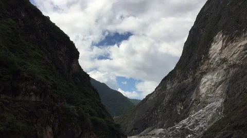 Fast-flowing water in the tiger leaping gorge Stock Footage 82122017