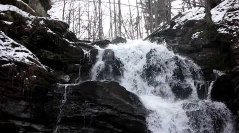 Fast Flowing Water in a Waterfall During Winter 動画素材 61017801
