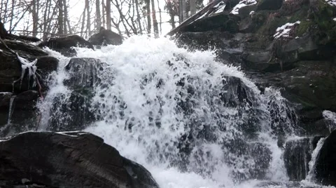 Fast Flowing Water in a Waterfall During Winter 動画素材 61023526
