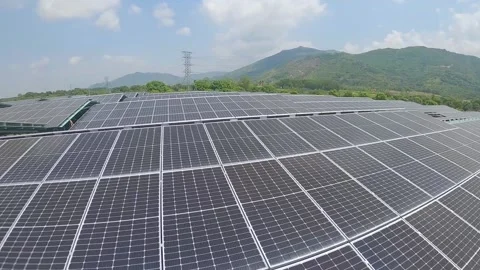 Fast flying fpv drone over solar panels Video stock 236634960