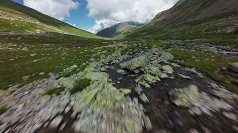 Fast forward flight over mountain valley stream Video stock 344967001