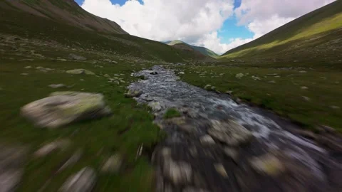 Fast forward movement over mountain stream and rocks Video stock 343936793