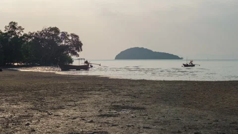 Fast motion footage of the coast during low tide 스톡 동영상 307620887