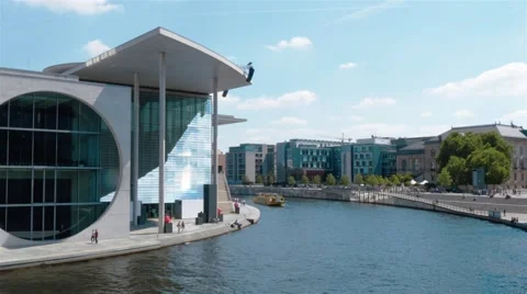 Fast motion locked down shot of  Marie-Elisabeth Luders Building, Berlin 스톡 동영상 67568101