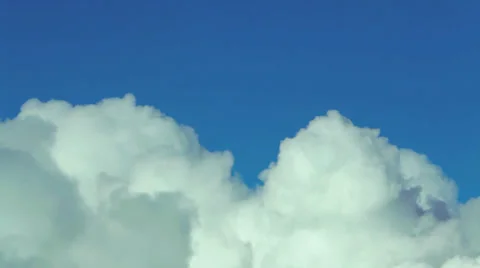 Fast motion of the lumpy puffy sunny clouds on deep blue sky background. Stock Footage 39468086