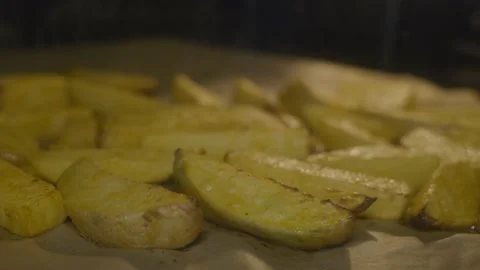 Fast motion - potato wedges baking in oven Stock Footage 152849186