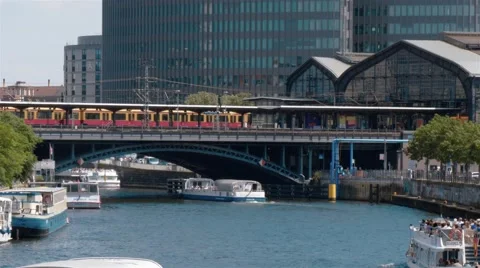 Fast motion shot from the bridge toward Bahnhof Berlin Friedrichstraße, Berlin Video stock 67566348