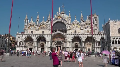 Fast motion timelapse of tourists in front of Saint Marks Basilica, St Mark's Stock Footage 83290643
