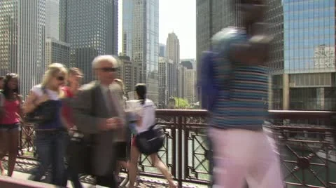 Fast Motion View of People Walking Across a Bridge Video stock 18945677