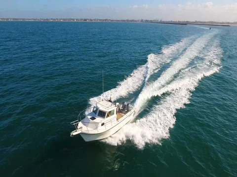 Fast motor boat sailing though a deep ocean Stock-Footage 79727997