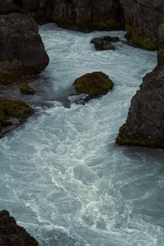 Fast mountain river between cliffs landscape photo Foto stock