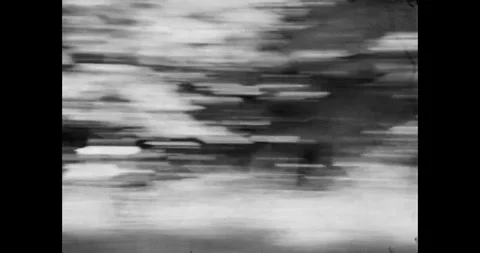 Fast Moving Abstract Motion Blur Background in Black and White Vidéo 323297925