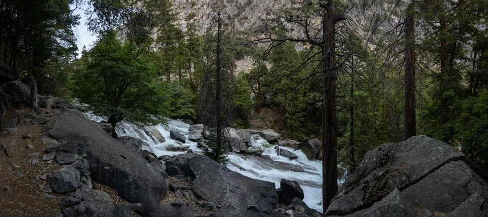 Fast Moving Cascade Through Large Boulders Along Trail In Kings Canyon Stock Photos