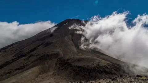 Fast moving clouds around the peak of Mount Taranaki,4k,timelapse 動画素材 229768293