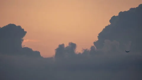 Fast moving clouds in the evening sky. Timelapse Stock Footage 155816486