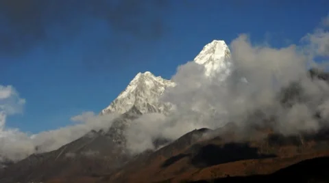 Fast moving clouds in Himalayas Nepal 動画素材 7974934