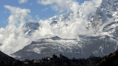Fast moving clouds in Himalayas Nepal 動画素材 7974950