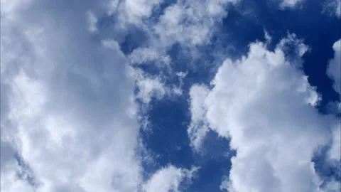 Fast Moving Clouds Over blue Sky. 4K Uhd Timelapse 스톡 동영상 157571519