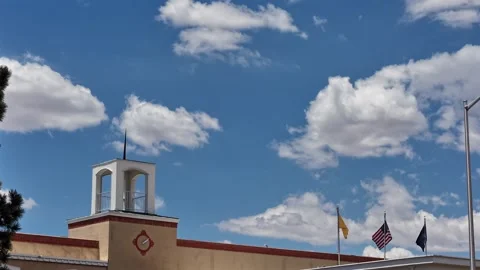 Fast-Moving Clouds Over Hilton Historic Plaza, Santa Fe, New Mexico, NM Vídeos de archivo 340917386