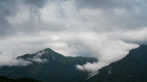 Fast moving clouds through the mountains - Timelapse Stockbeeldmateriaal 115626041