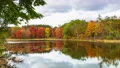 Fast-moving Cumulus Clouds Over Lake - Time-lapse HD 影片