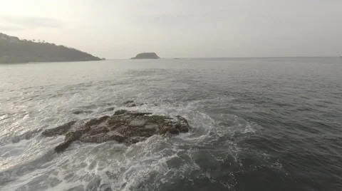 Fast Moving Drone Shot over the Ocean Vidéo 50033850