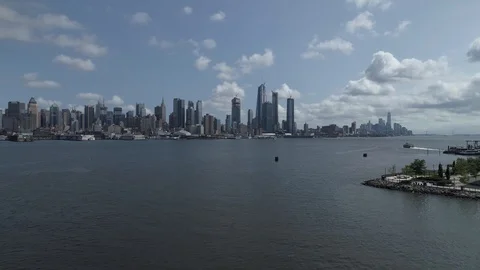 Fast Moving Drone Towards NYC Skyline 库存影片 101666139