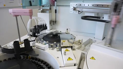 Fast moving laboratory needles with sharp tips pipetting and mixing Video stock 245403761