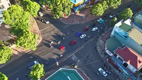 Fast Moving Rush Hour Intersection Timelapse In Buon Ma Thuot City 動画素材 337051798