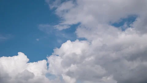 Fast Moving Storm Clouds in the Blue Sky. Zoom. Time Lapse Stock-Footage 155612042