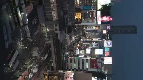 Fast moving timelapse over Tokyo, Shibuya Crossing at night - Vertical Vidéo 237577272
