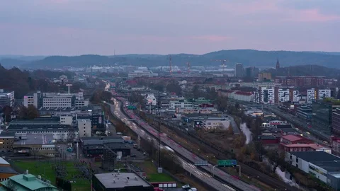 Fast moving traffic at Dusk, slow pan. Timelapse. 4K Vídeos de archivo 72632421