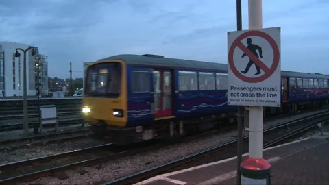 A Fast Moving Train Passing the Camera at Dusk Vidéo 253810552