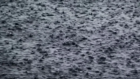 Fast rain in the river Video stock 84965216