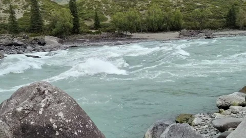 Fast rapid mountain river, close-up. Video stock 165745127