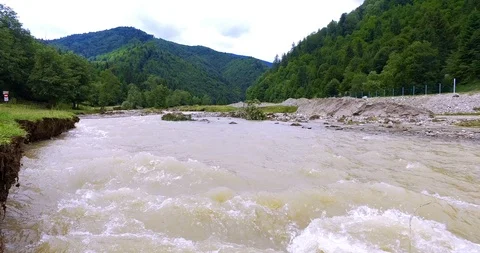 Fast river on cloudy day Video stock 102889087