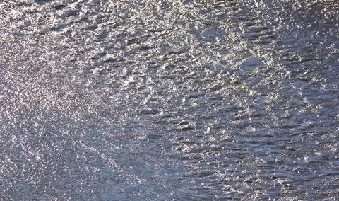 Fast river water background with waves and ripple pattern Foto stock
