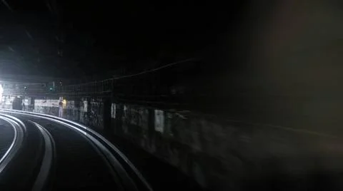  Fast subway train under blue and yellow light First person window perspec... Foto stock