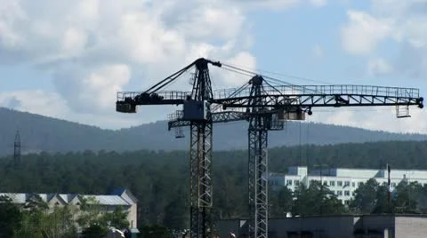 Fast time lapse of tower cranes and construction site 库存影片 8849171
