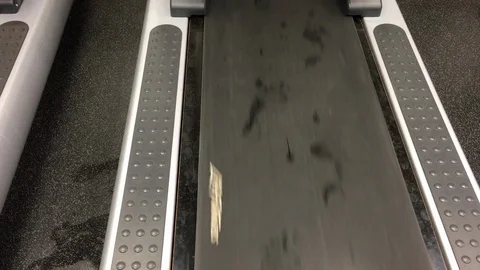 Fast Treadmill with Wet Footprints Vídeos de archivo 100699089