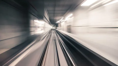 Fast underground train riding in a tunnel of the modern city Vidéo 66204154