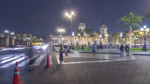Fast walk from Central Post Office Building to Plaza de Armas night timelapse Vídeos de archivo 139966478