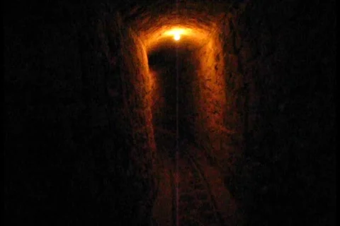 Fast Walk thru Secret Ghost Tunnel Видео 296349